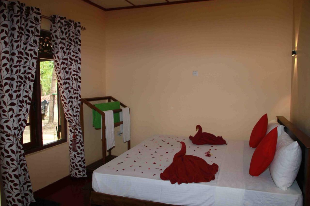 סיגירייה Wijesiri Family Guest House מראה חיצוני תמונה