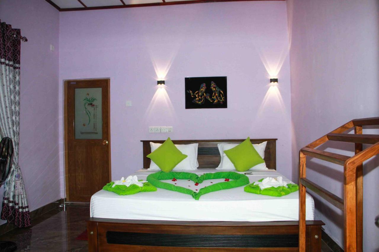 סיגירייה Wijesiri Family Guest House מראה חיצוני תמונה
