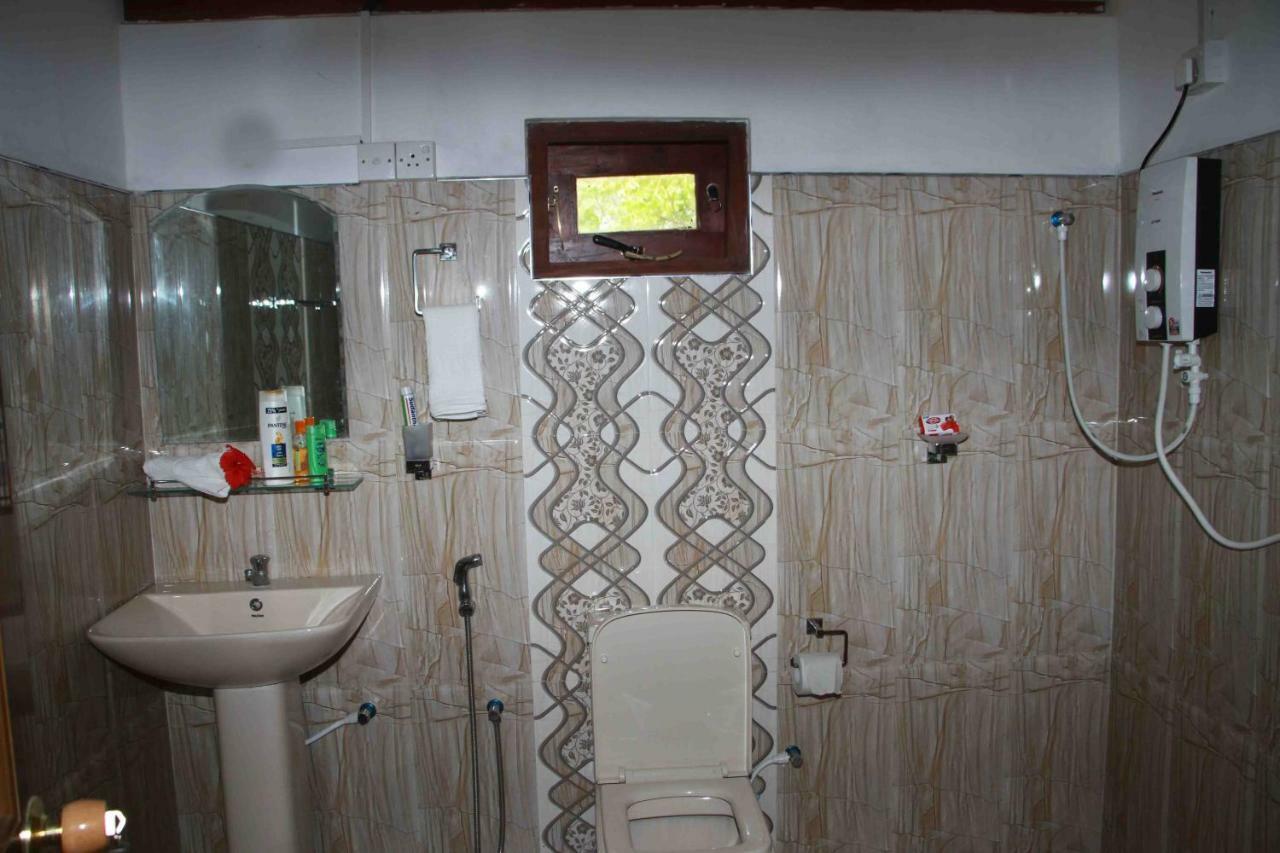 סיגירייה Wijesiri Family Guest House מראה חיצוני תמונה