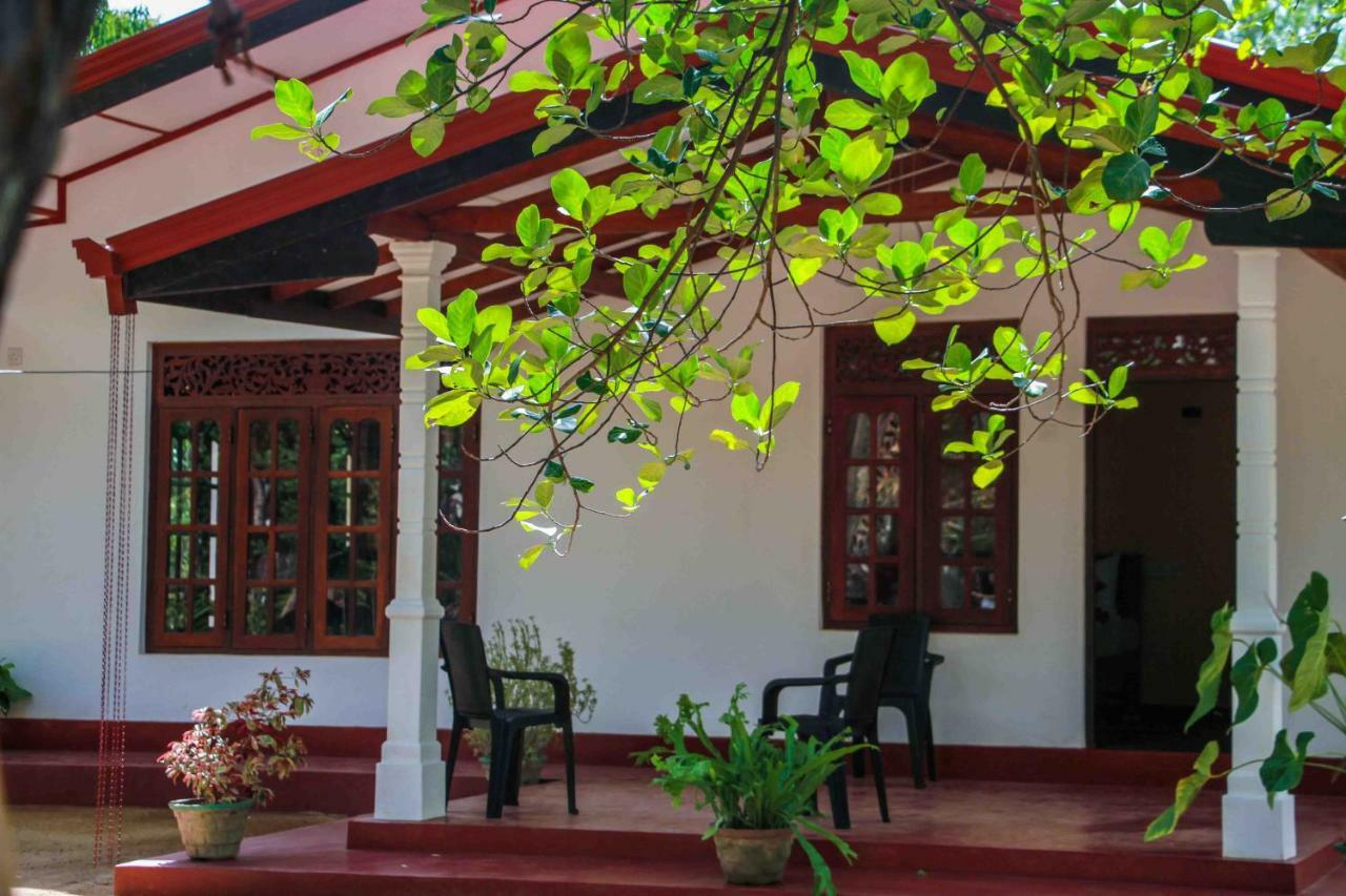 סיגירייה Wijesiri Family Guest House מראה חיצוני תמונה
