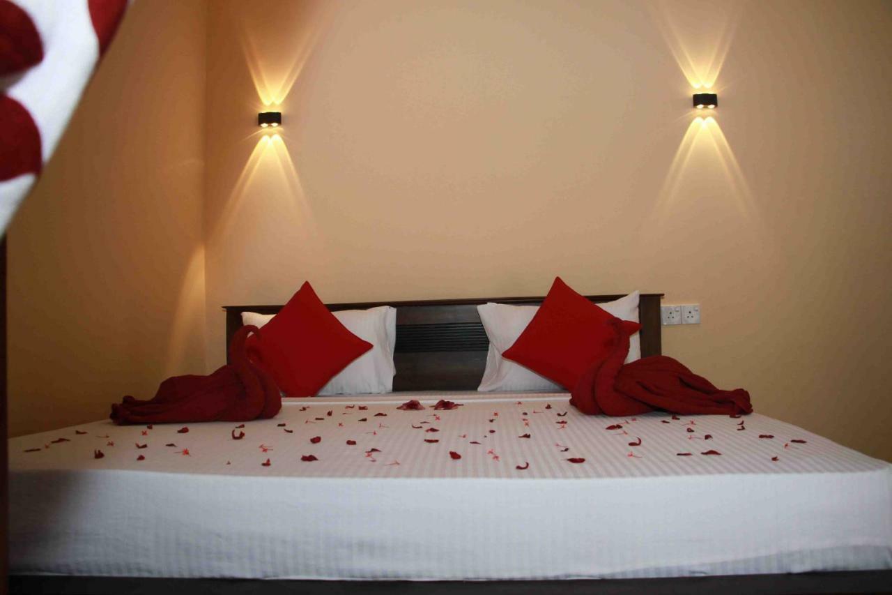סיגירייה Wijesiri Family Guest House מראה חיצוני תמונה