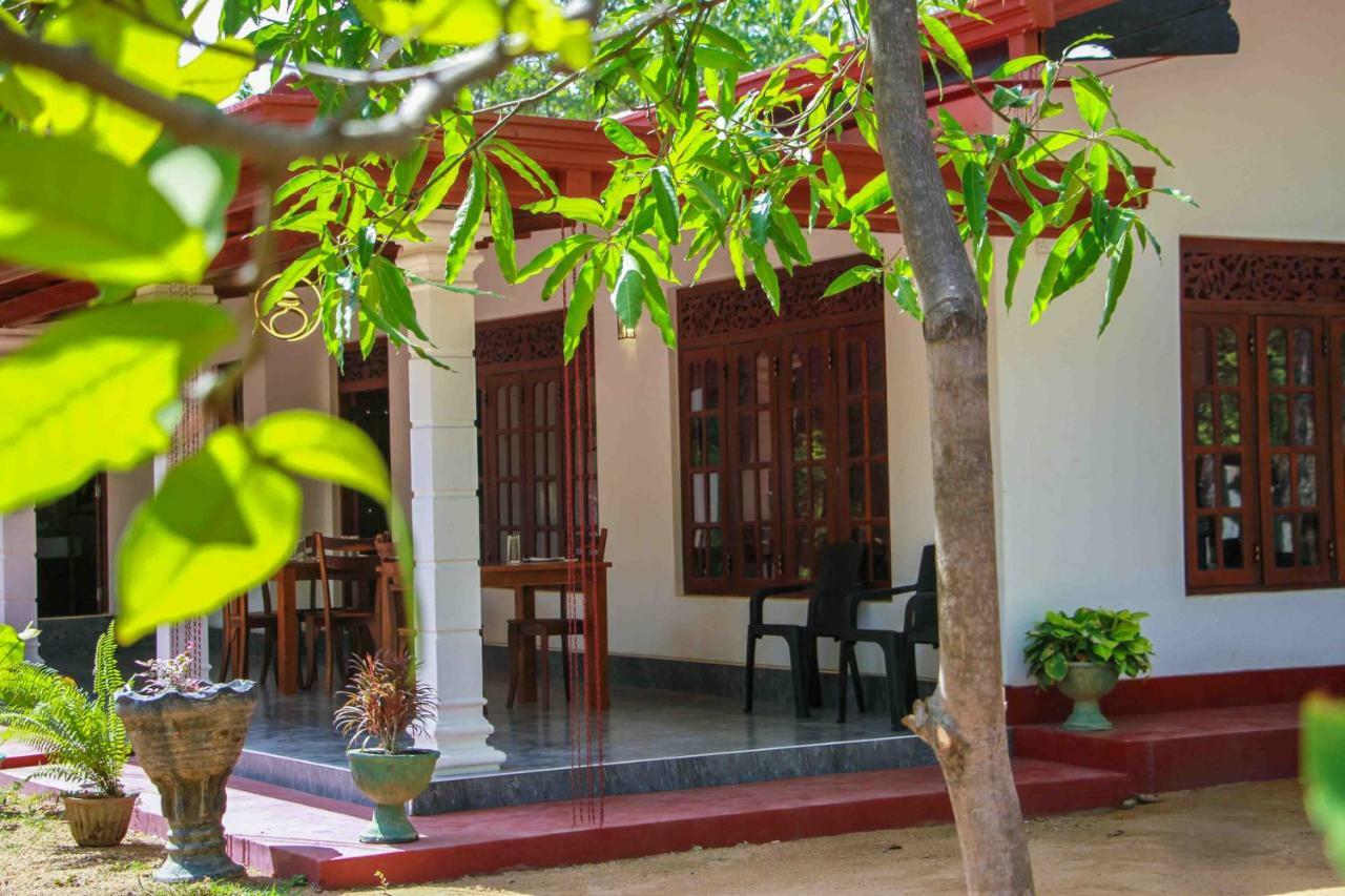 סיגירייה Wijesiri Family Guest House מראה חיצוני תמונה